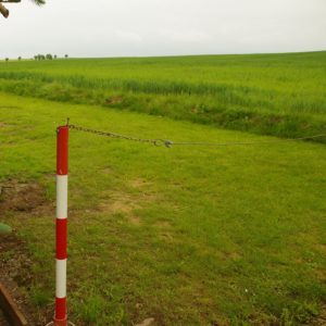 Vermeiden des Bauens in Gefahrenzonen: Prävention durch Ausweisung von spezifischem Grünland oder Schutzzonen in Entwicklungs- oder Bebauungsplänen-image